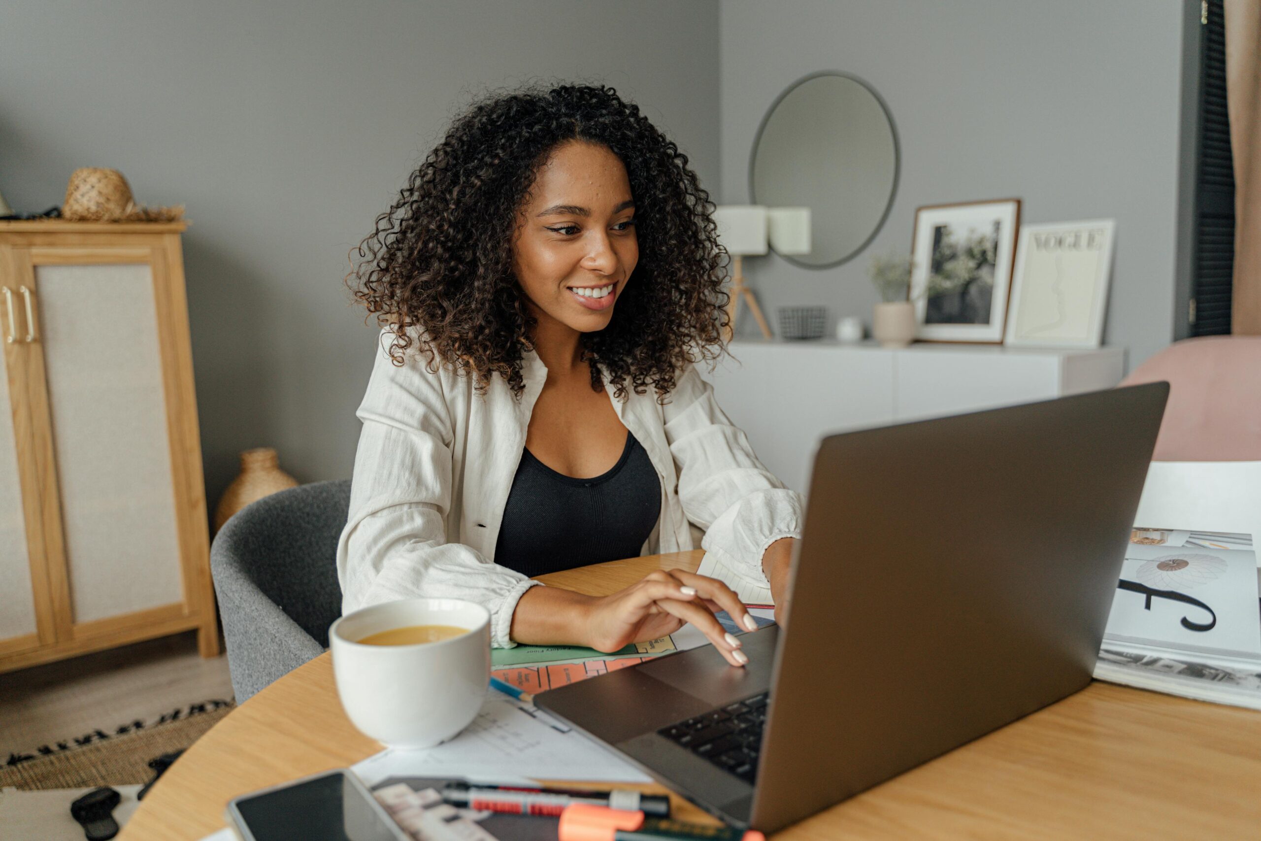🎒 “Top Side Hustles & Online Jobs for International Students (2025 Guide)”
