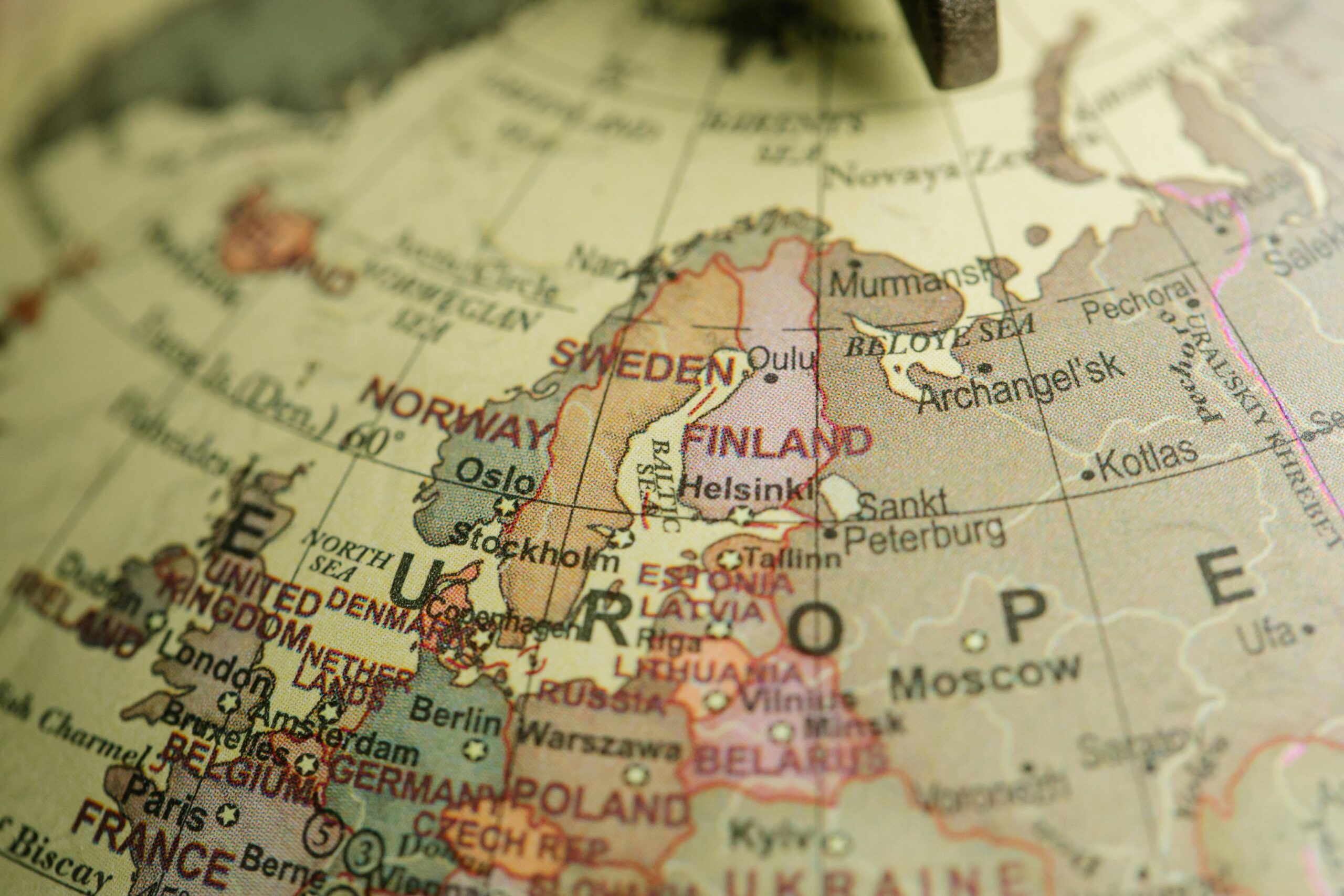 📊 Compare Study Abroad Destinations: Scholarships, Cost & Work Opportunities in 2024–25
